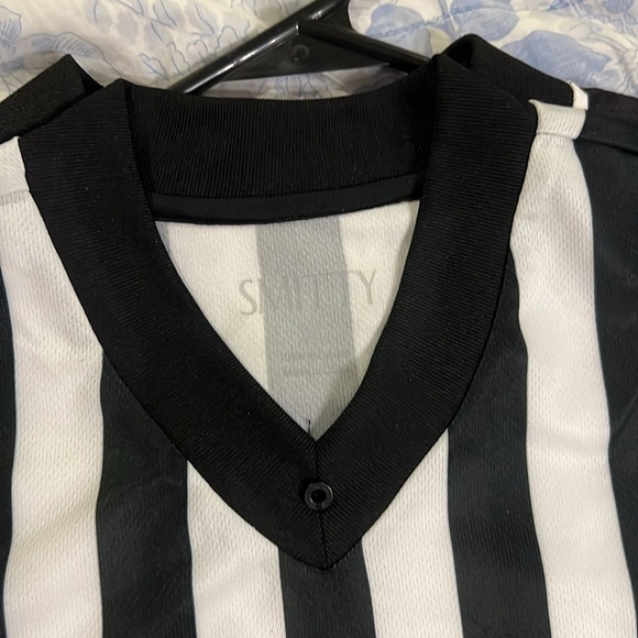 Lot - Smitty Men’s Bball Referee Shirt M & KHSAA & XL Plain Stripes & 7 Whistles - Picture 4 of 8